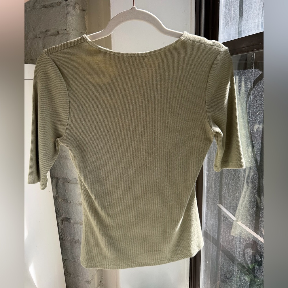 Sézane Theodora T-Shirt in Light Olive Green Size S (Small) *Flaw* - Picture 4 of 14